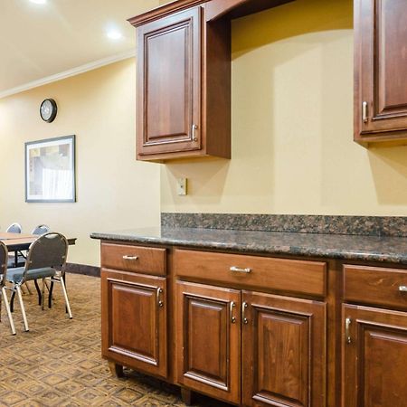Comfort Suites Salina South Kültér fotó