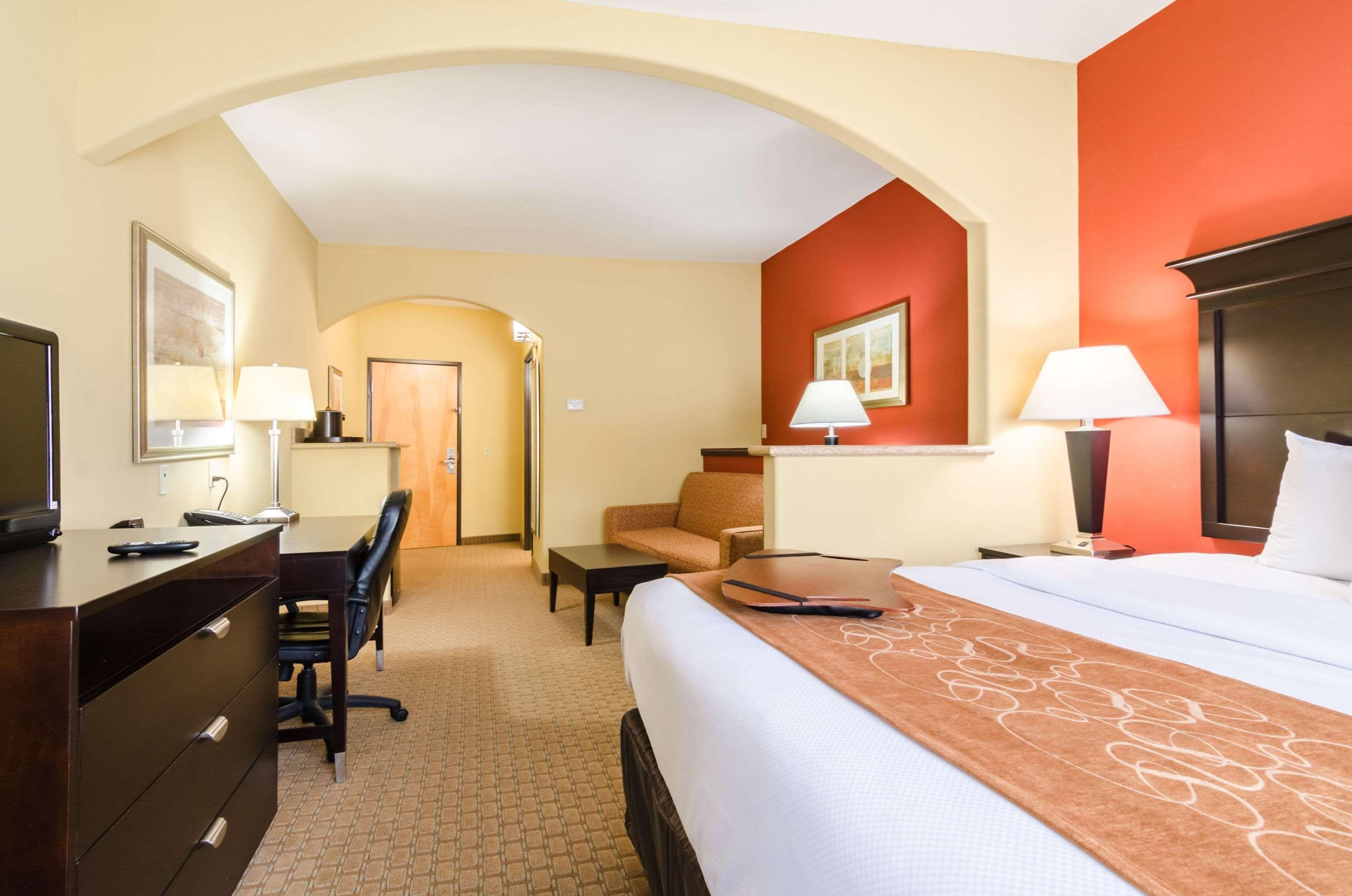 Comfort Suites Salina South Kültér fotó