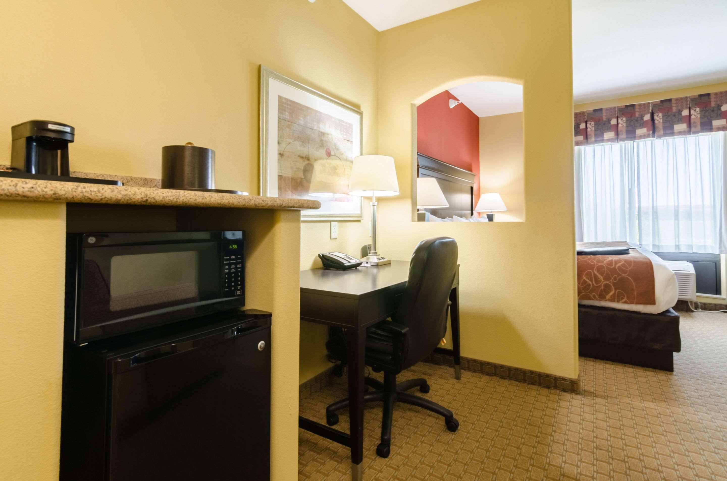 Comfort Suites Salina South Kültér fotó