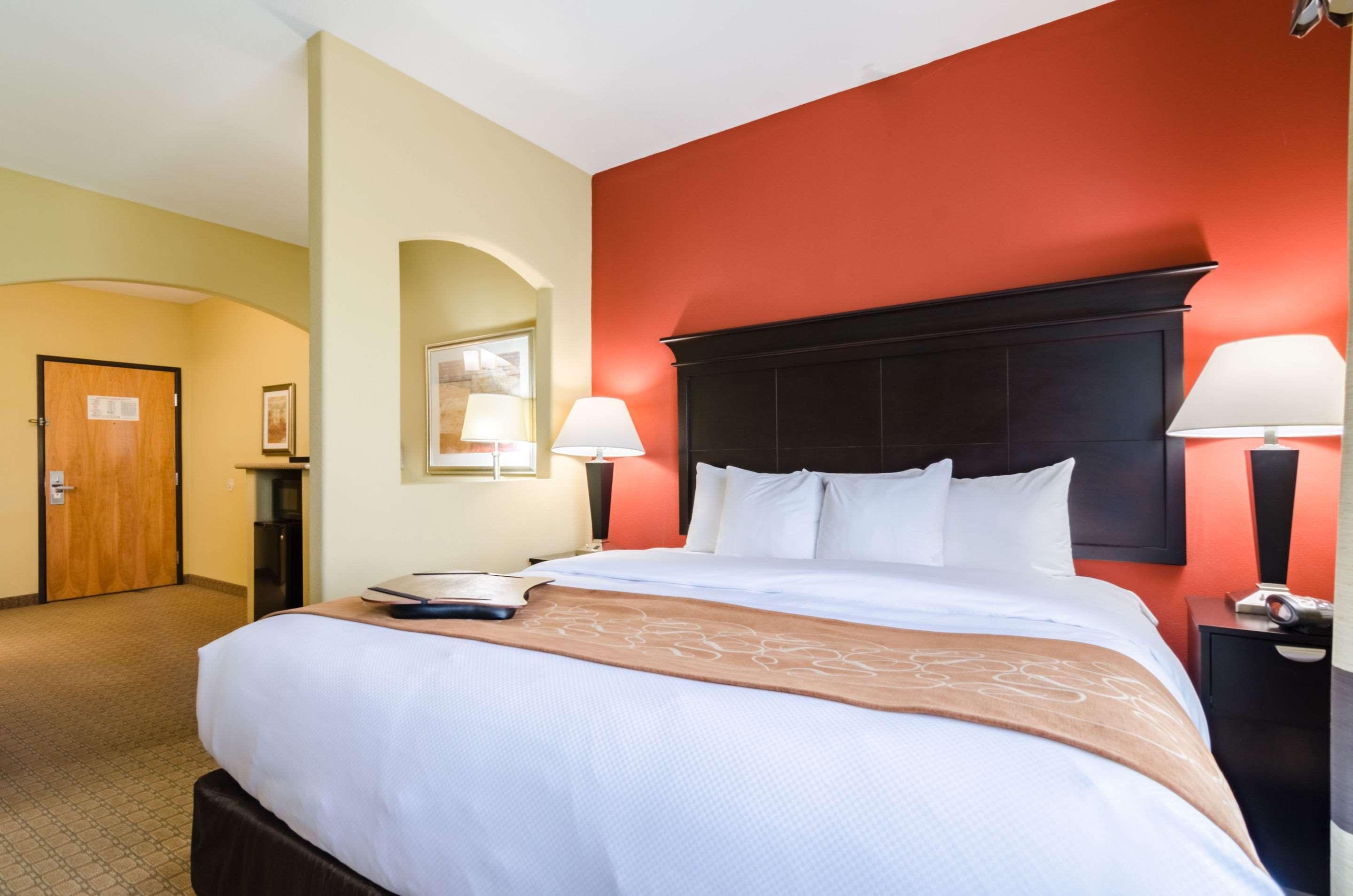 Comfort Suites Salina South Kültér fotó