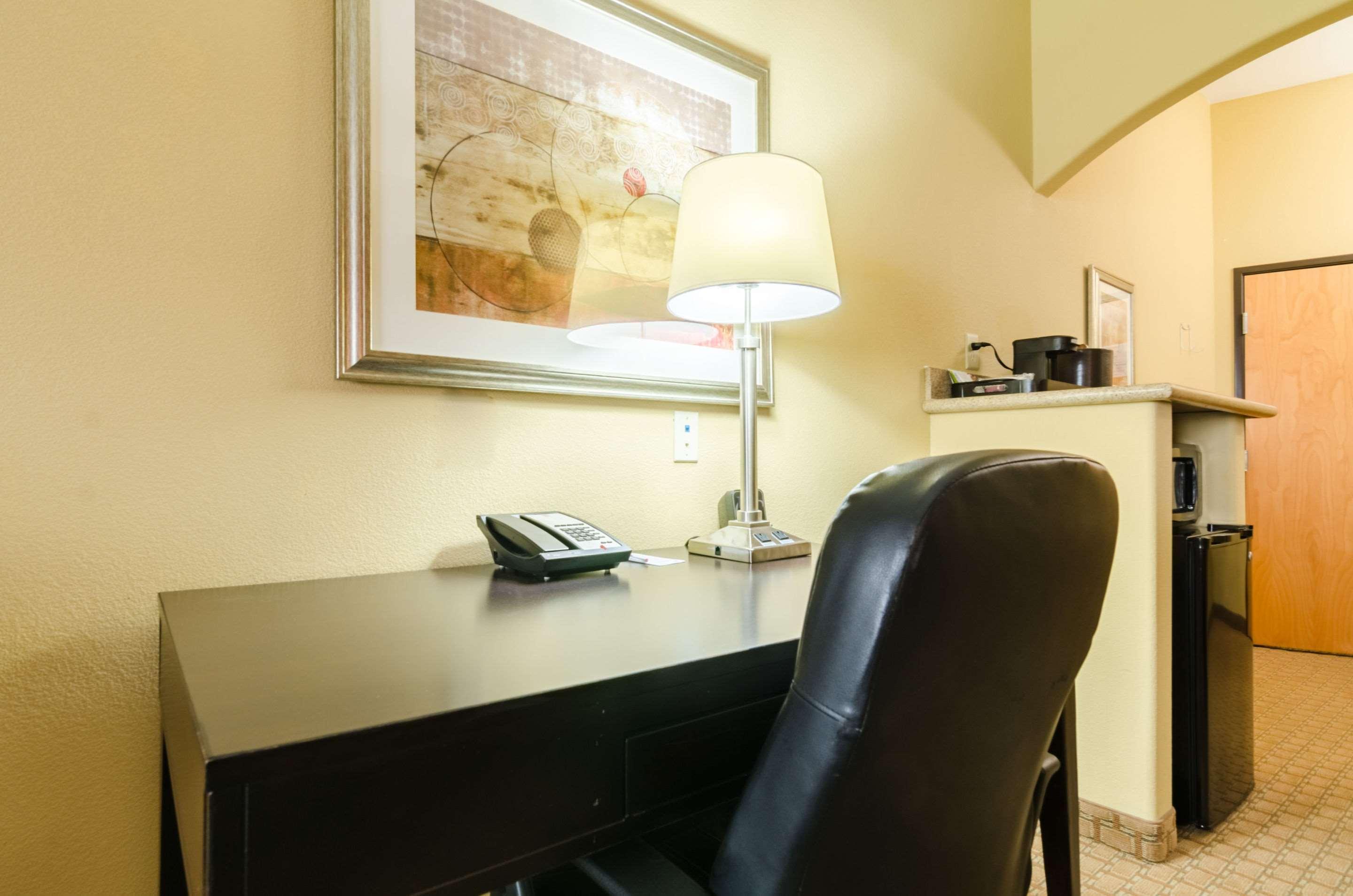 Comfort Suites Salina South Kültér fotó