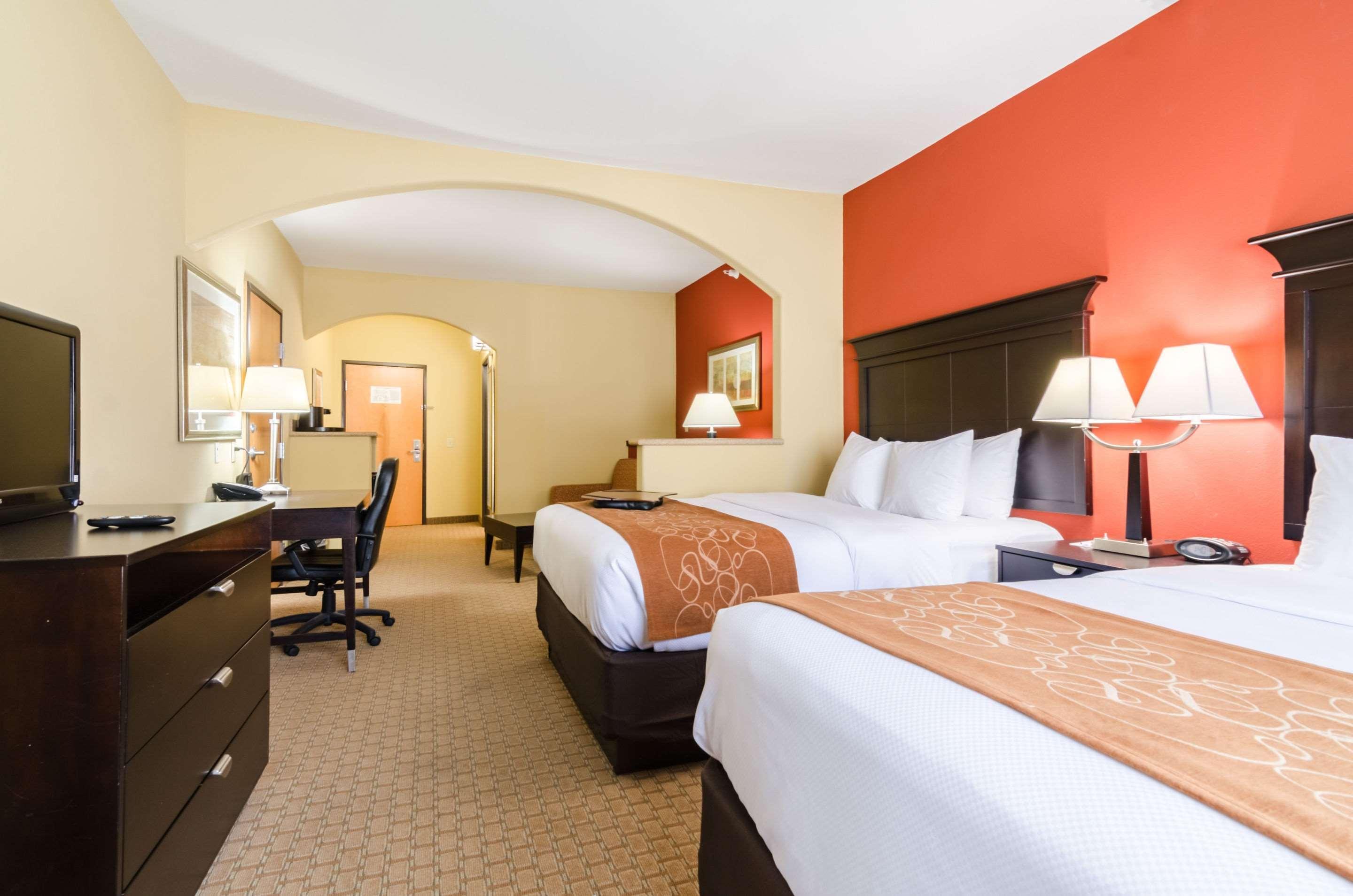 Comfort Suites Salina South Kültér fotó