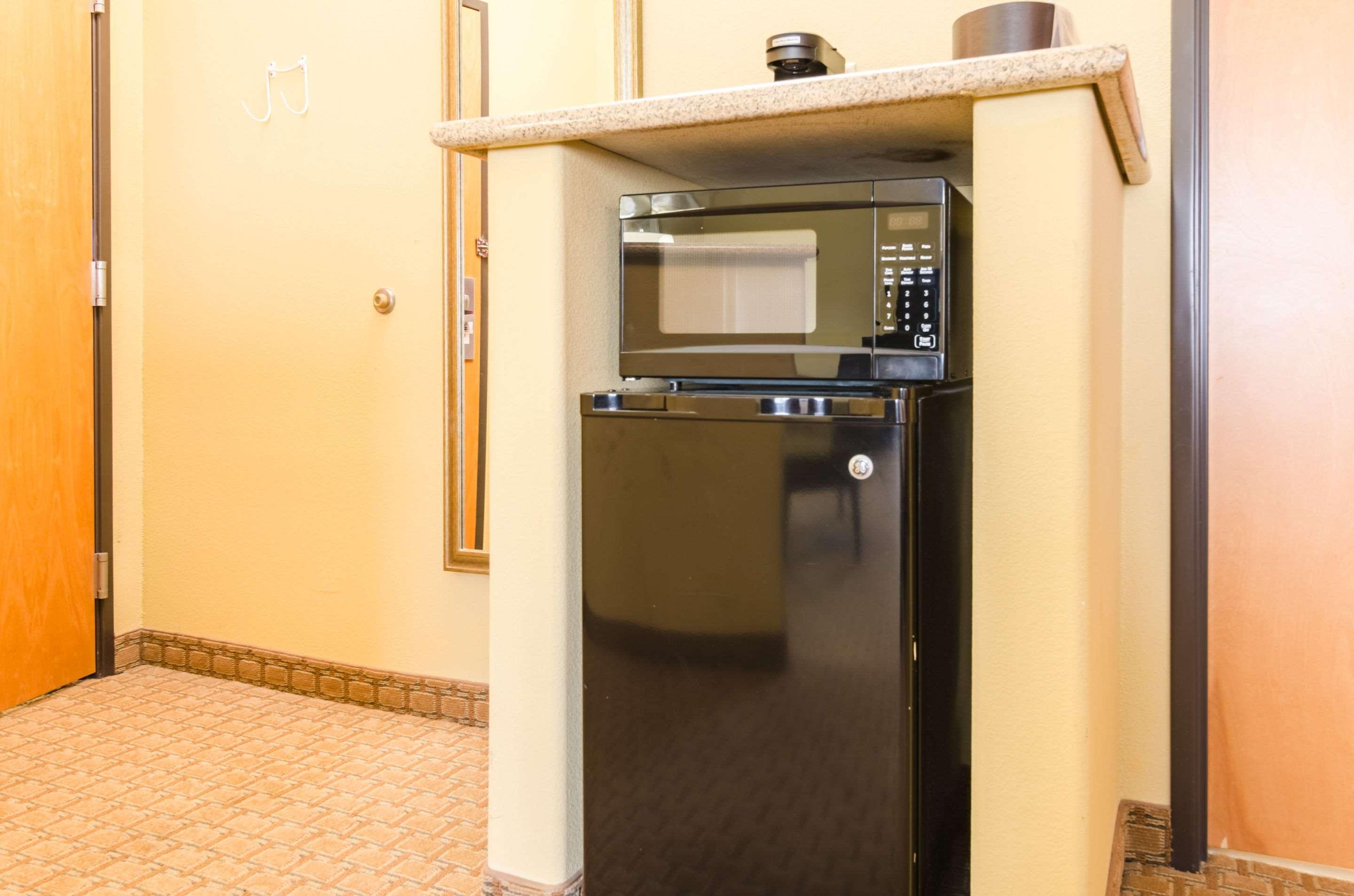 Comfort Suites Salina South Kültér fotó