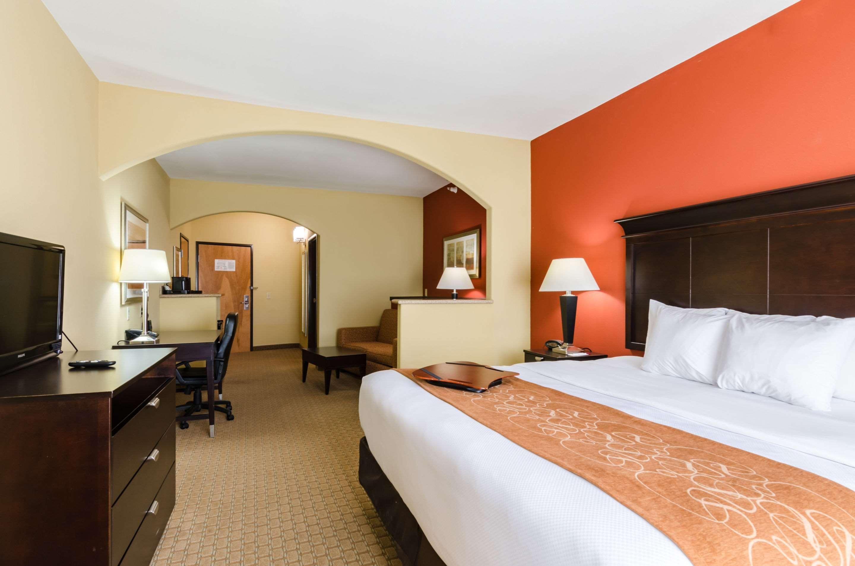 Comfort Suites Salina South Kültér fotó
