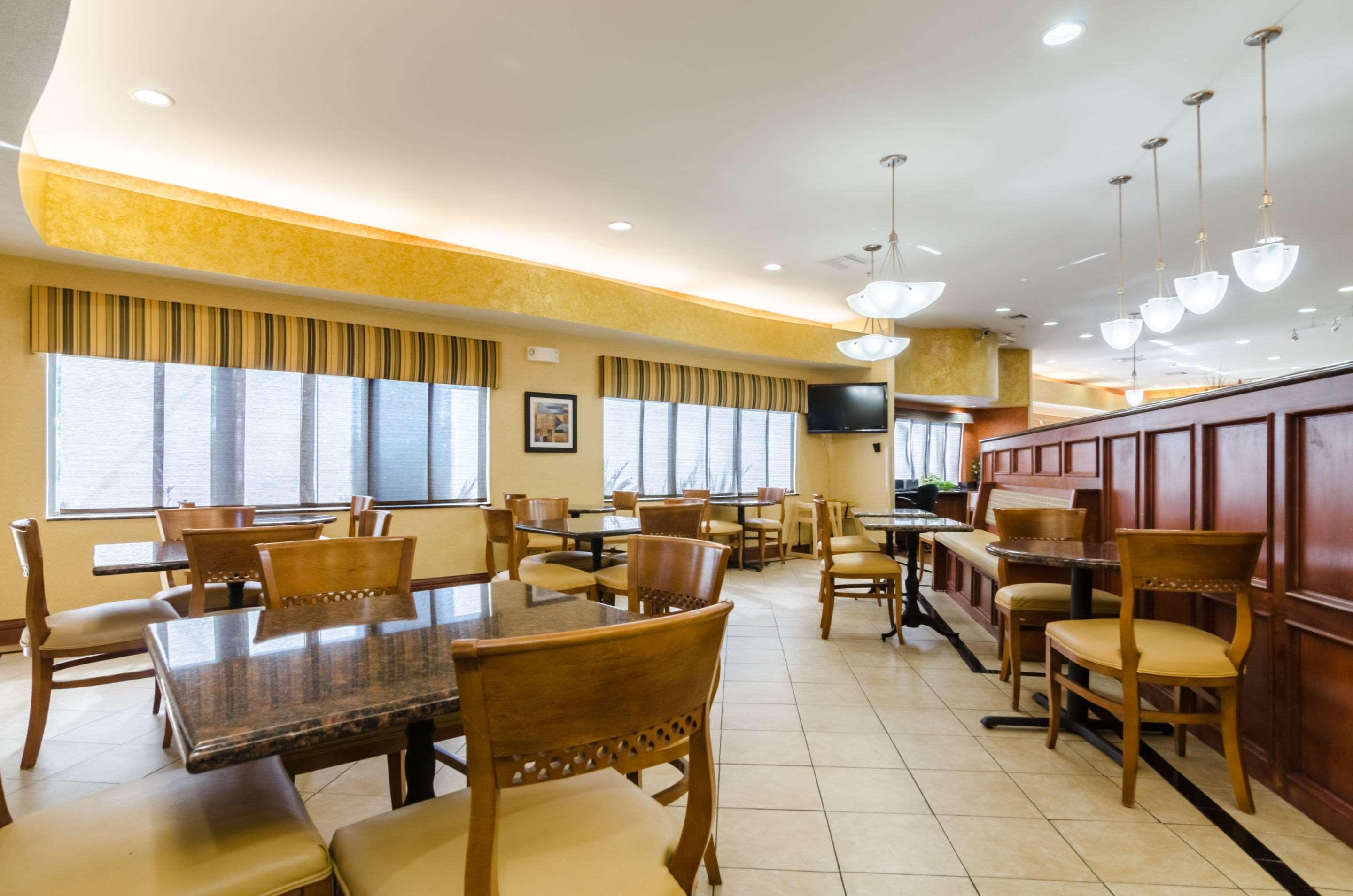 Comfort Suites Salina South Kültér fotó