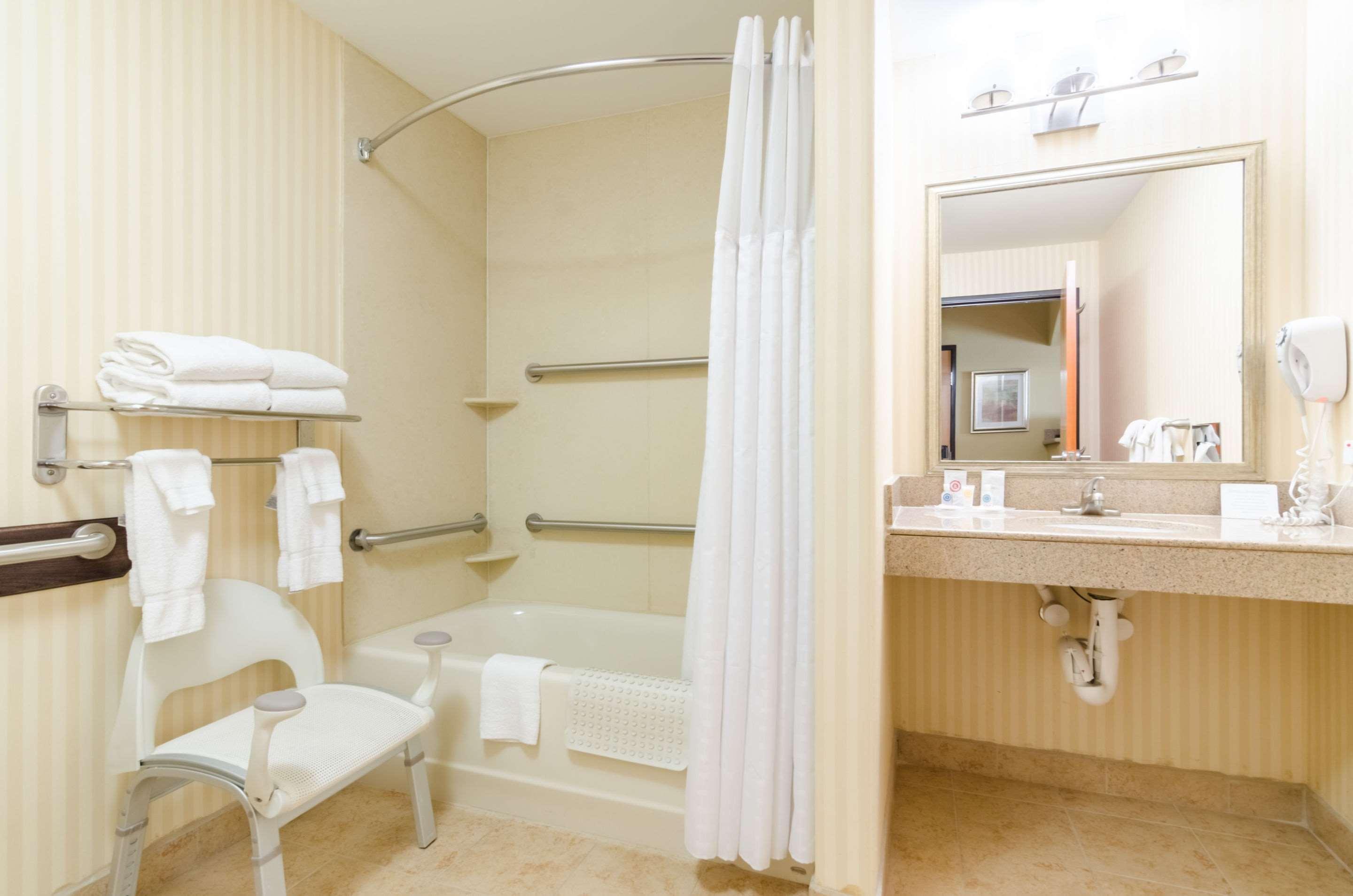 Comfort Suites Salina South Kültér fotó