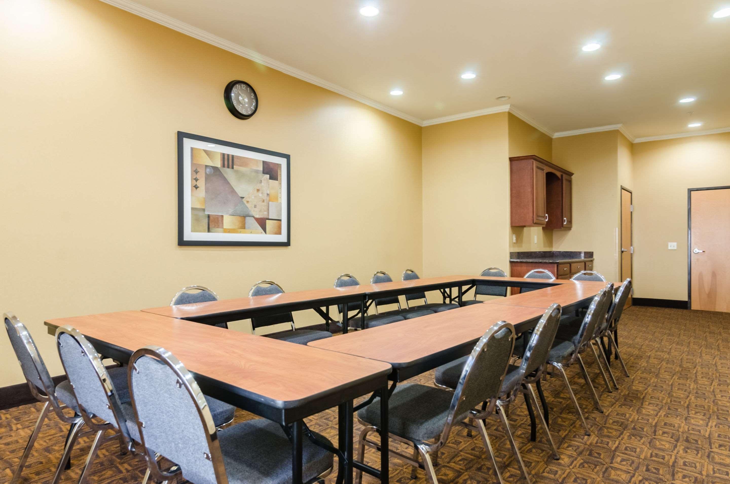 Comfort Suites Salina South Kültér fotó