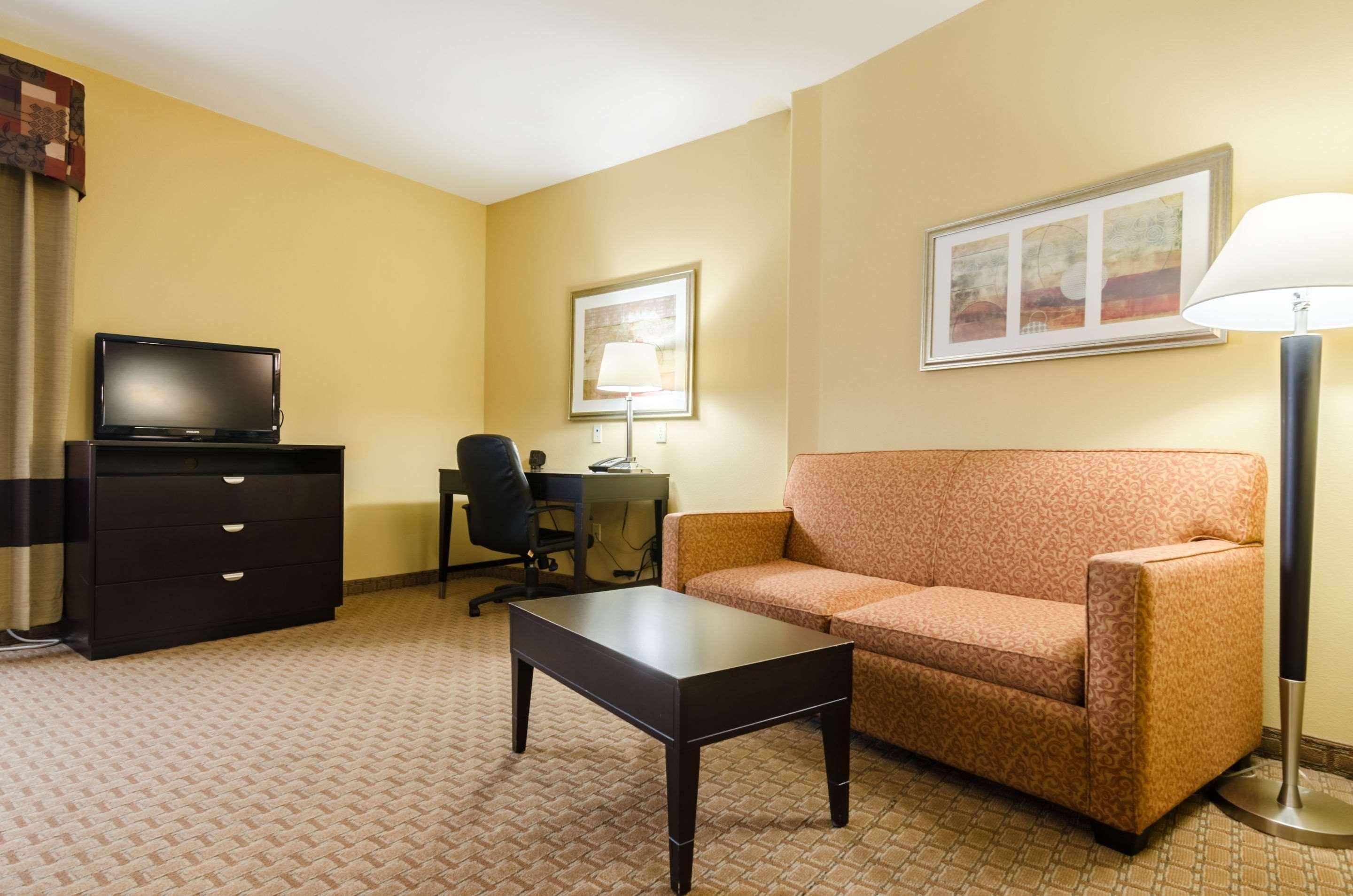 Comfort Suites Salina South Kültér fotó
