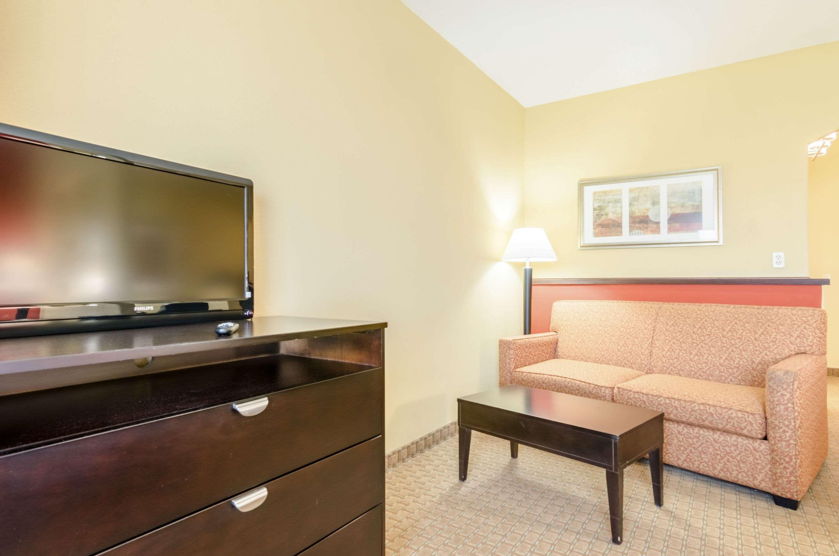 Comfort Suites Salina South Kültér fotó
