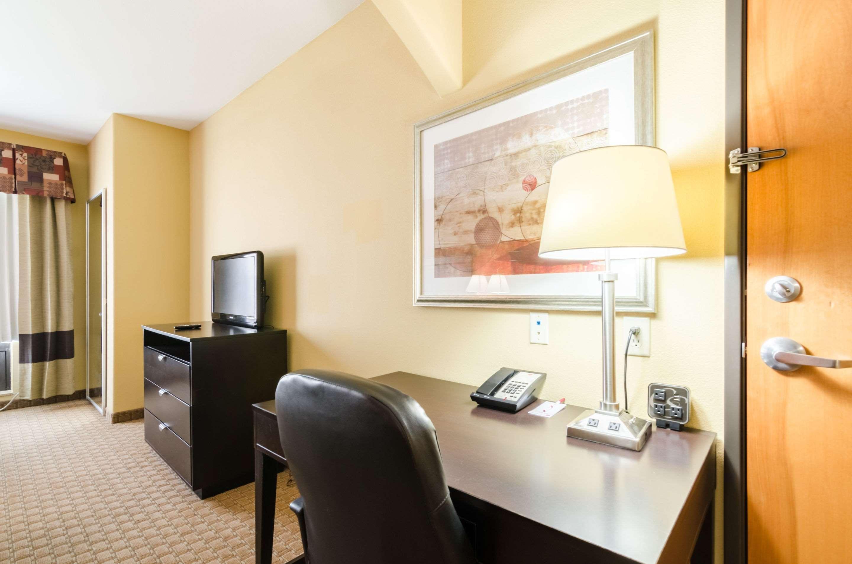 Comfort Suites Salina South Kültér fotó
