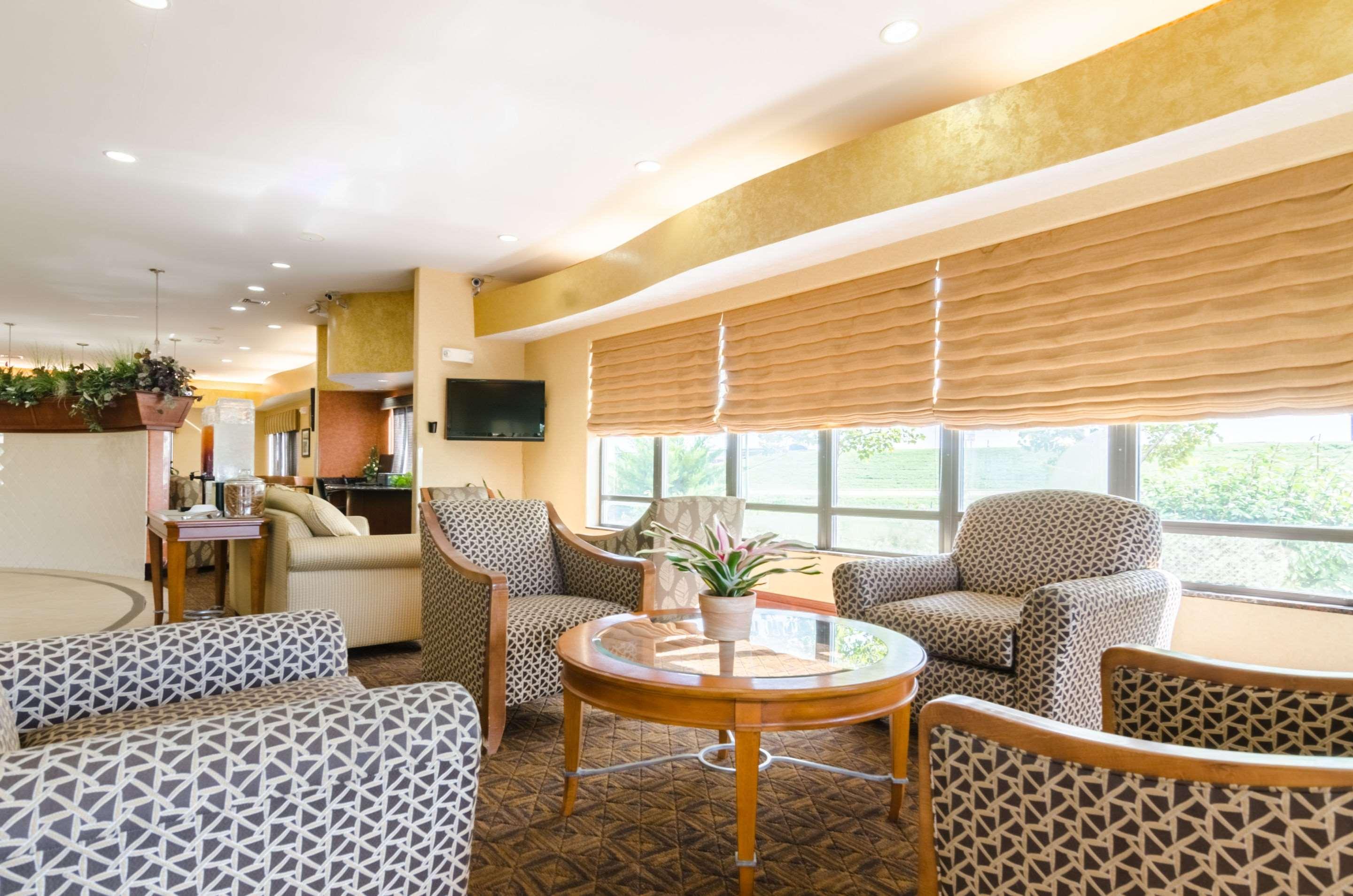 Comfort Suites Salina South Kültér fotó