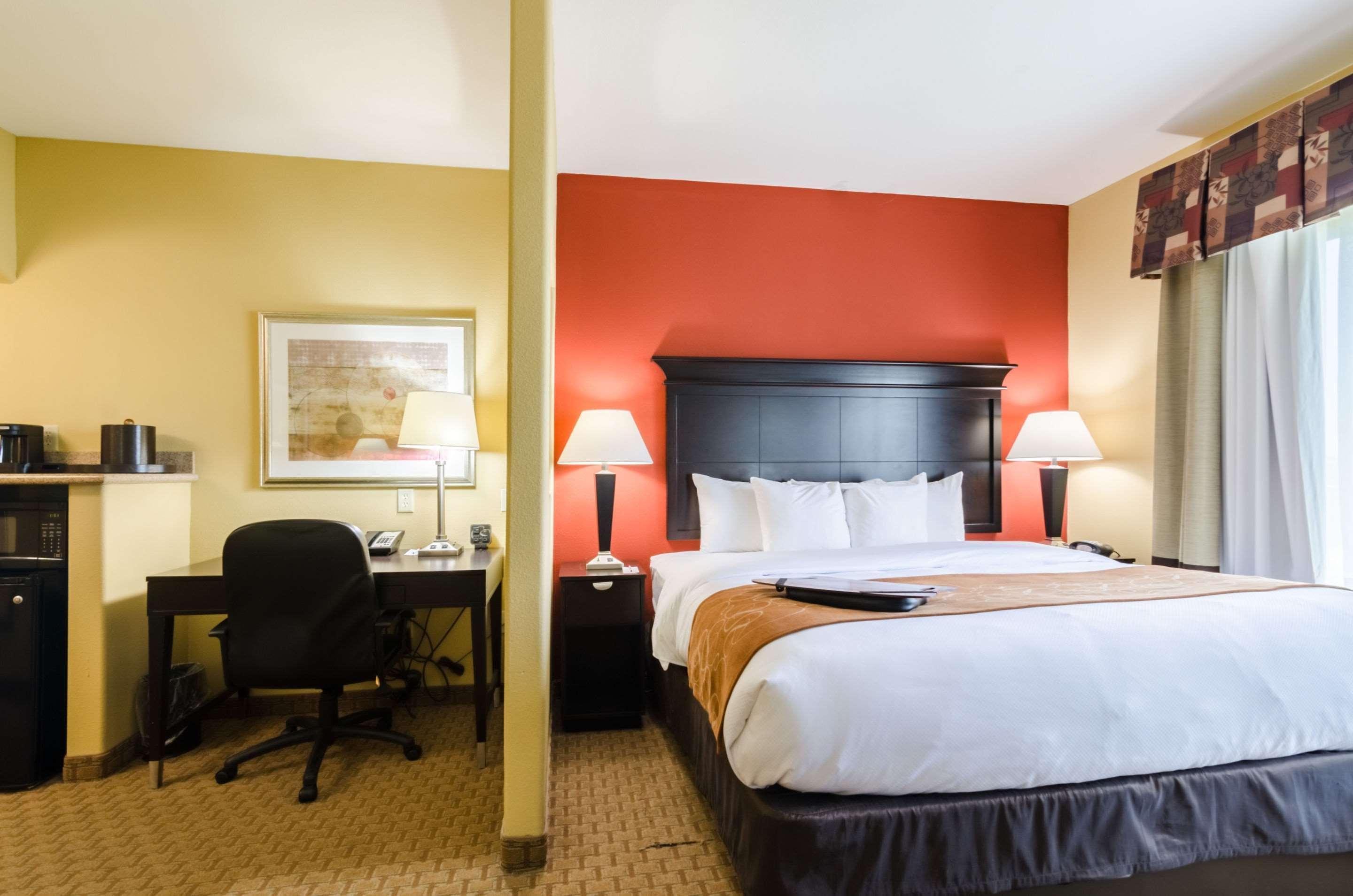 Comfort Suites Salina South Kültér fotó