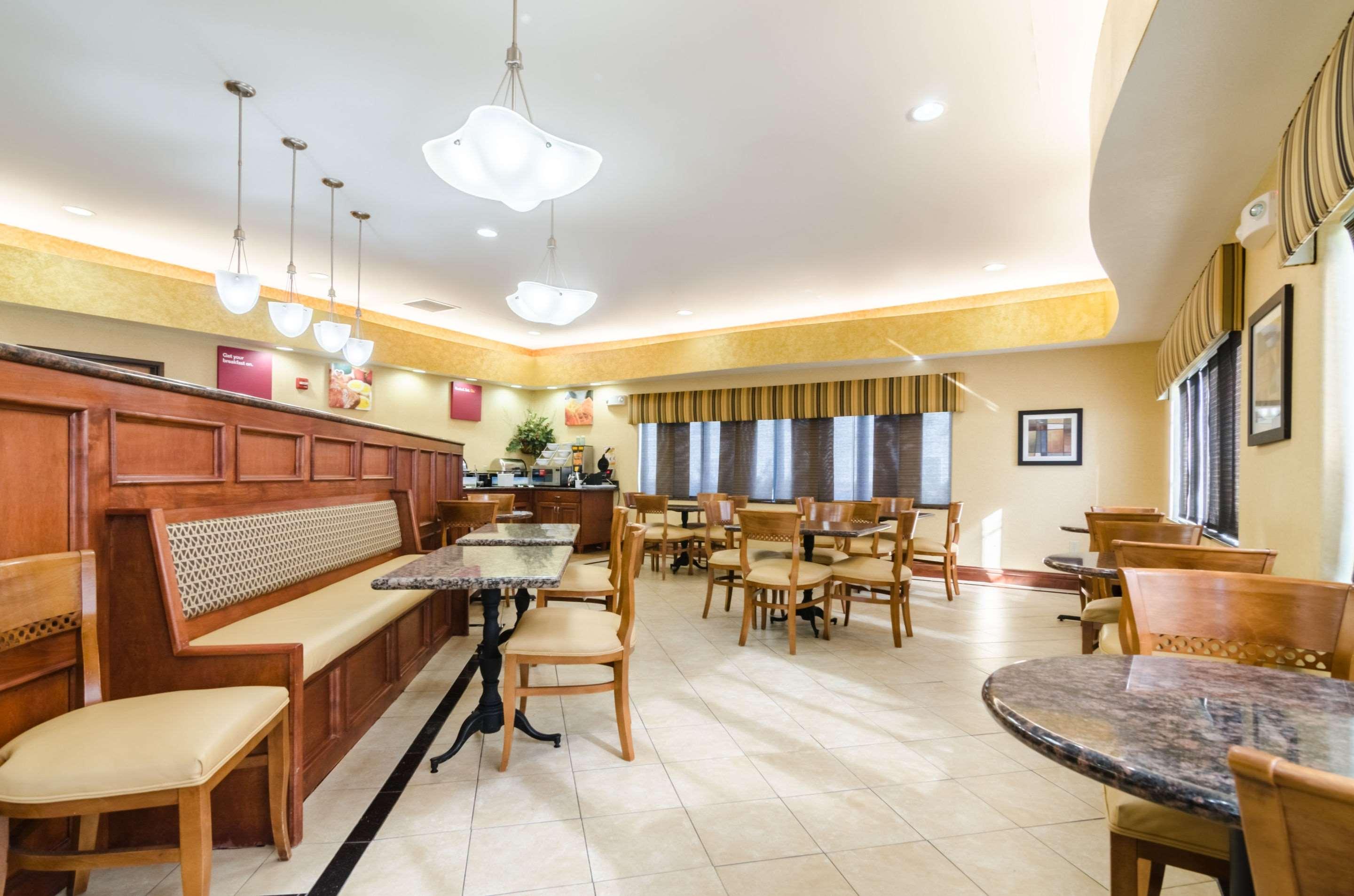 Comfort Suites Salina South Kültér fotó
