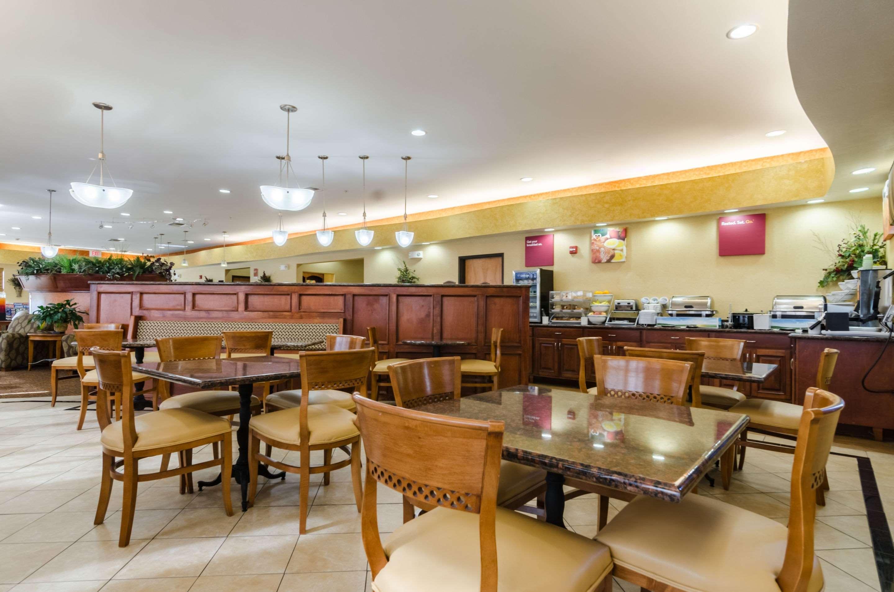 Comfort Suites Salina South Kültér fotó