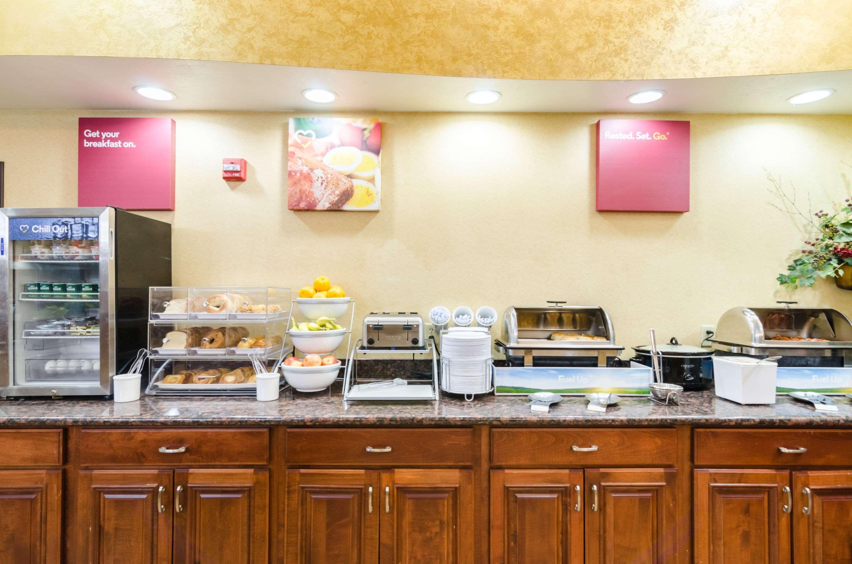 Comfort Suites Salina South Kültér fotó
