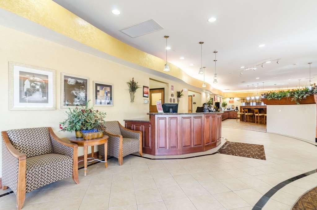 Comfort Suites Salina South Beltér fotó
