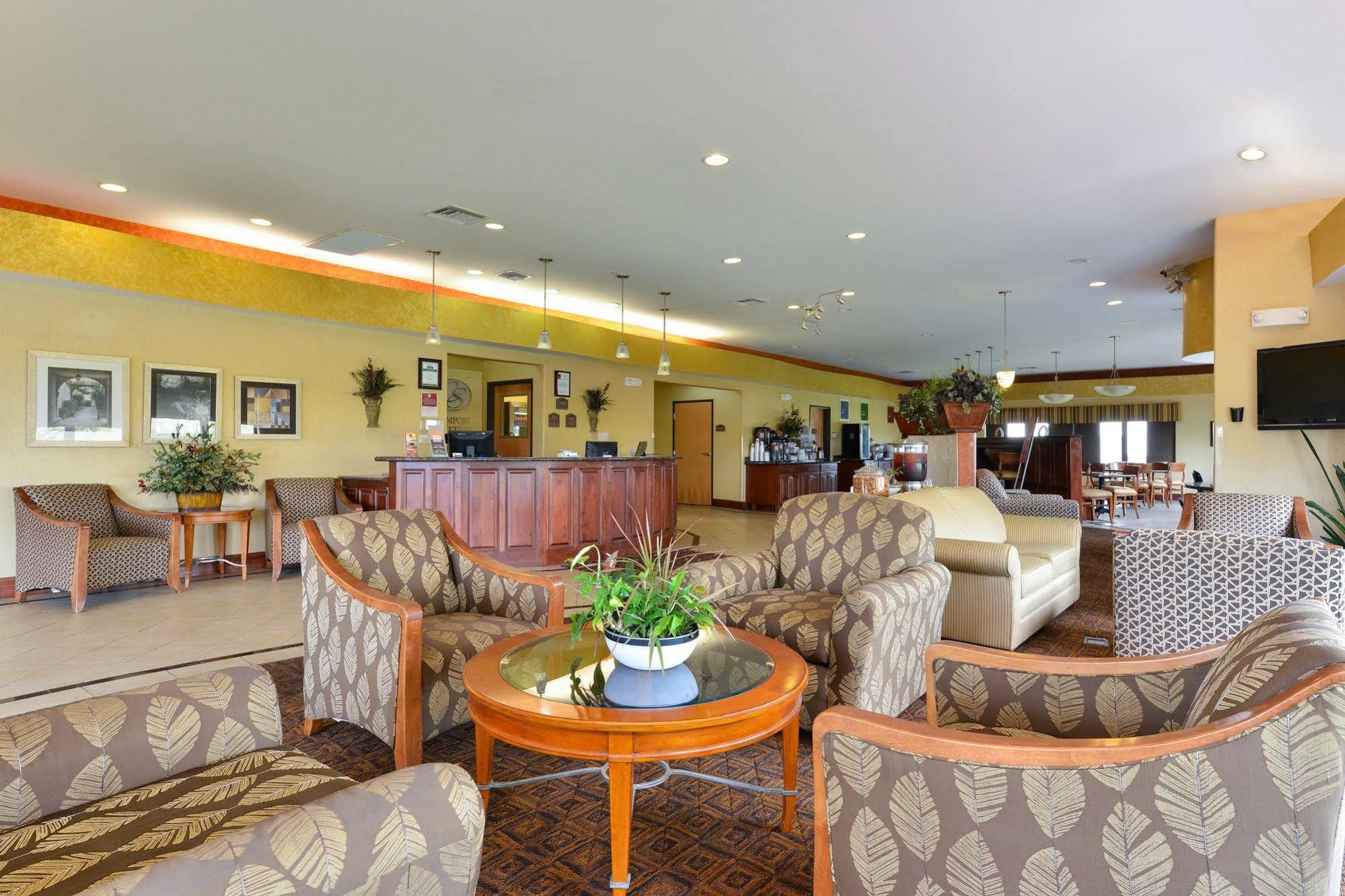 Comfort Suites Salina South Kültér fotó