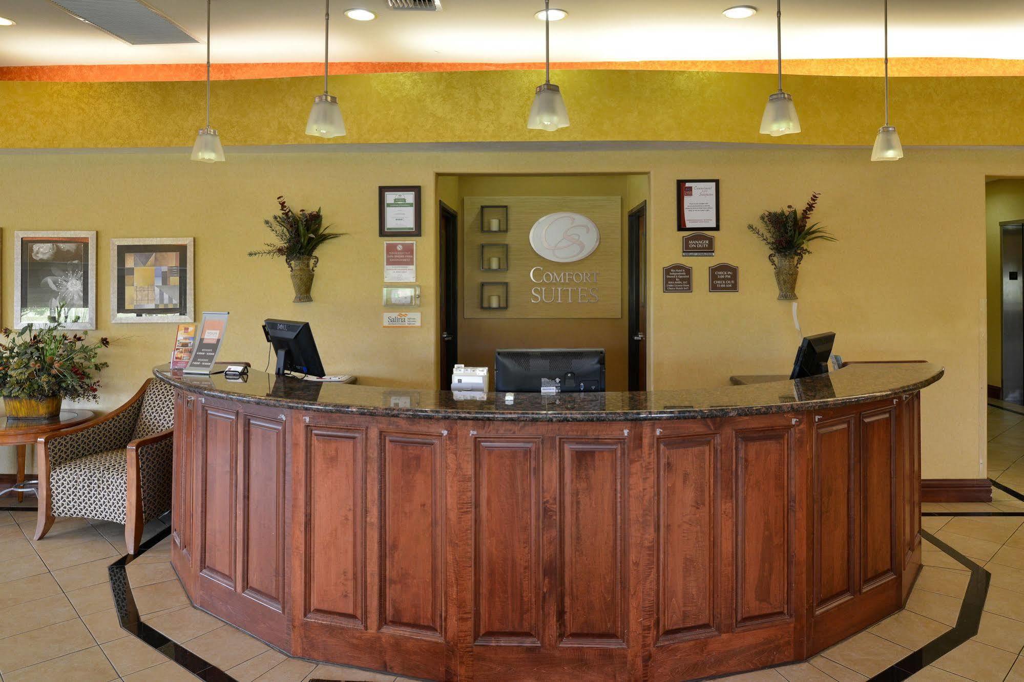 Comfort Suites Salina South Kültér fotó