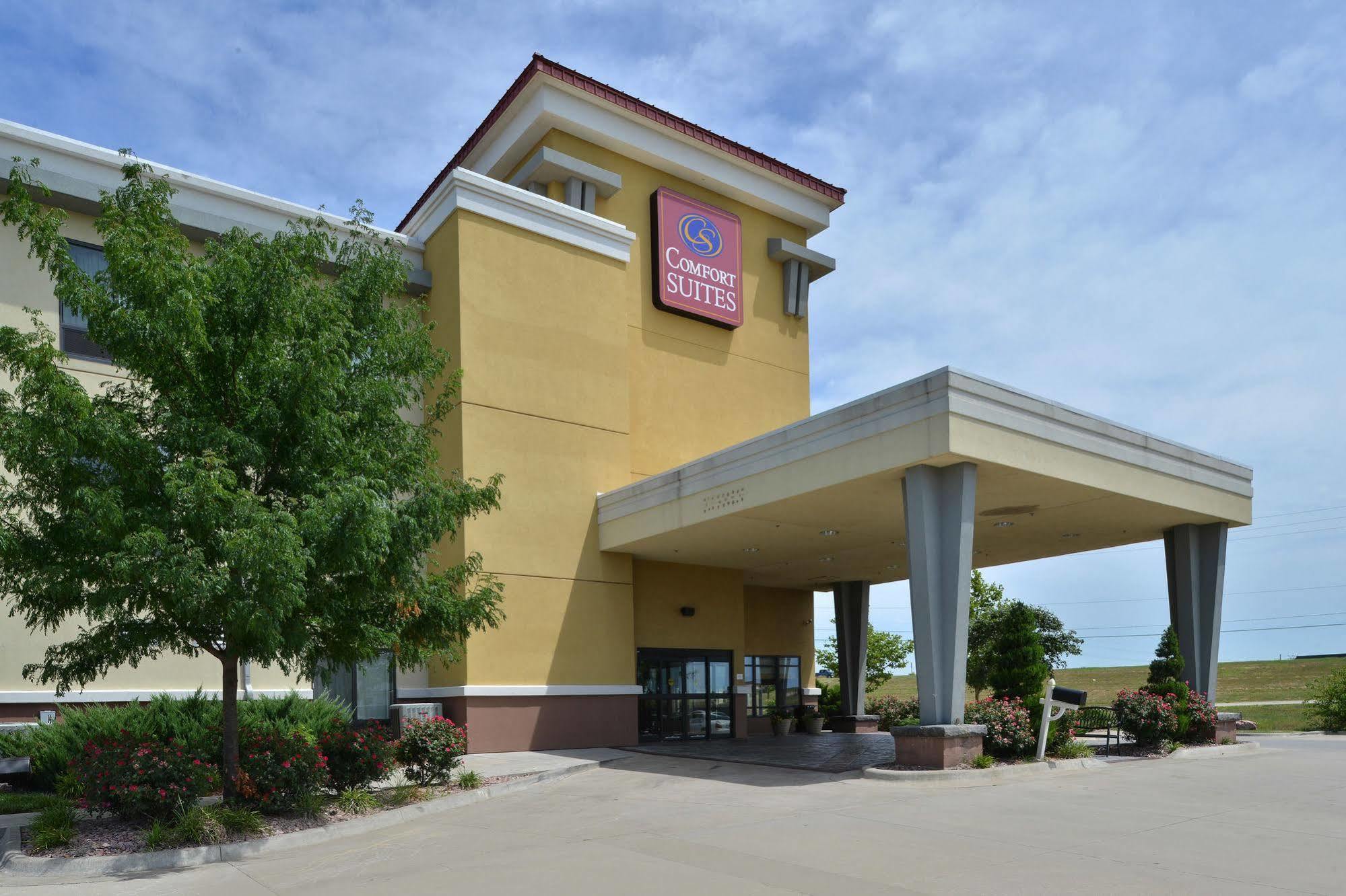 Comfort Suites Salina South Kültér fotó